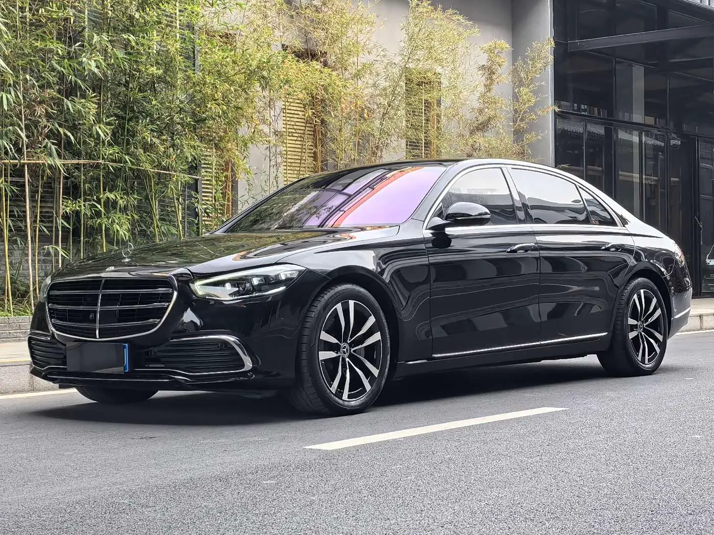 Mercedes-Benz S-Class 2023 — Photo 9/16
