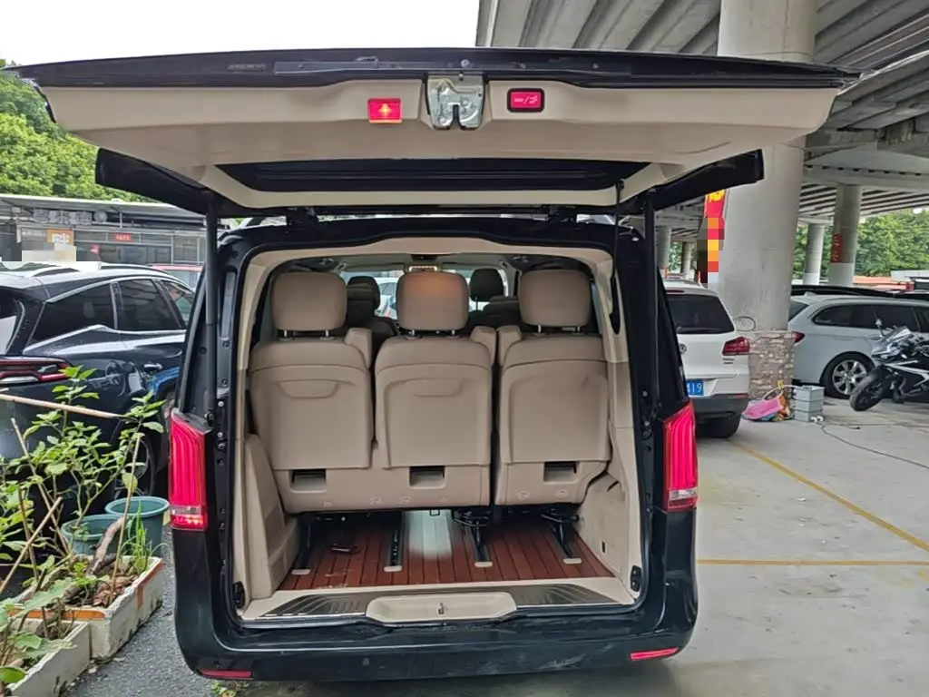 Mercedes-Benz V-Class 2021 — Photo 19/20