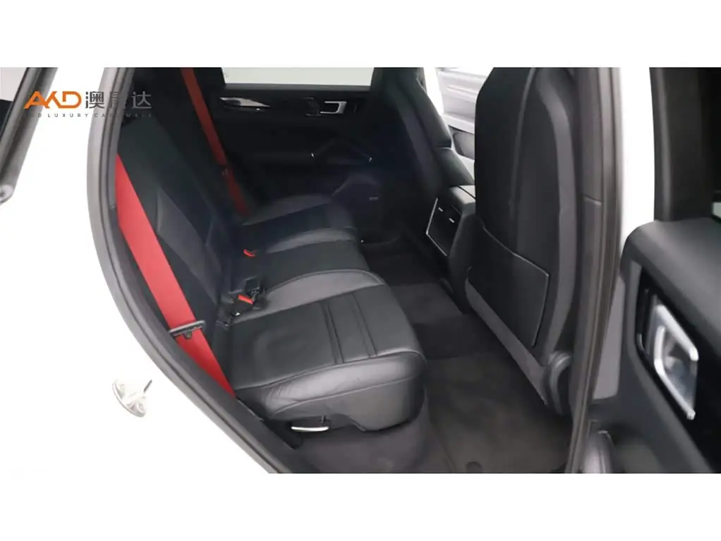 Porsche Cayenne 2019 — Photo 8/10