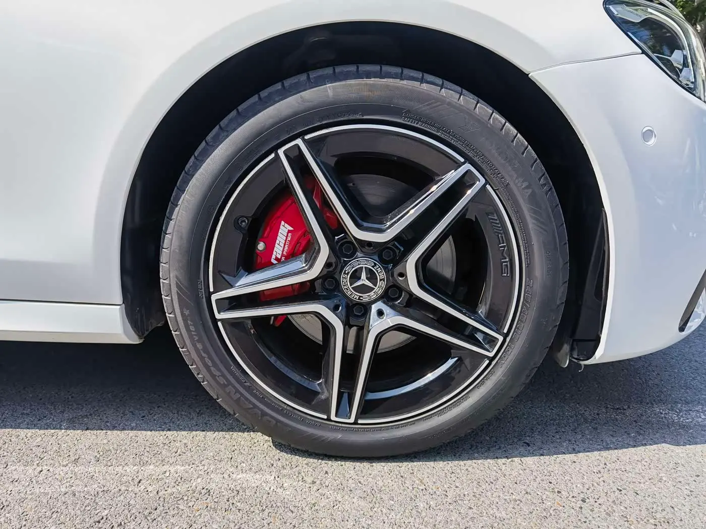 Mercedes-Benz E-Class 2022 — Photo 17/18