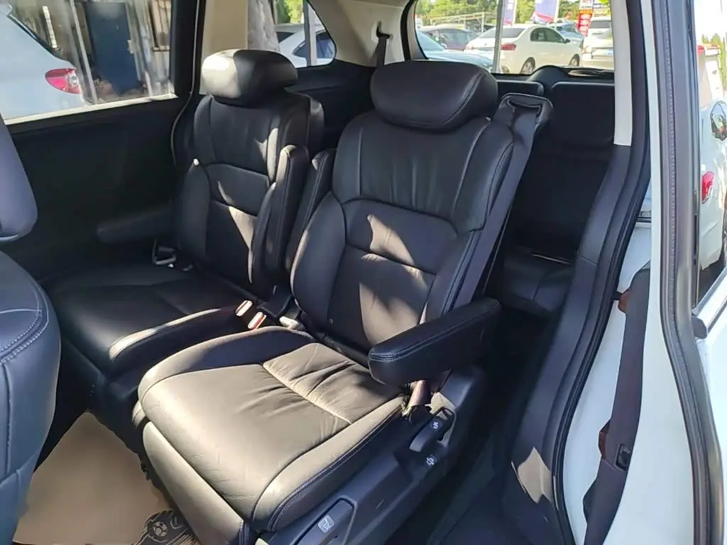 Honda Odyssey 2016 — Şəkil 17/20