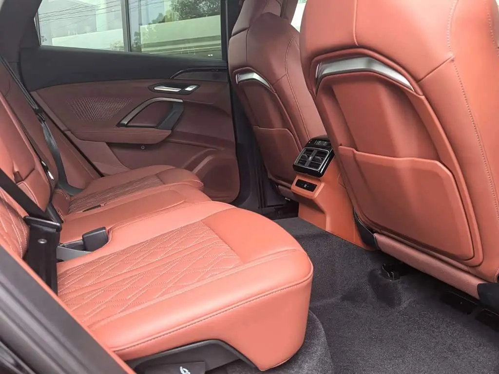 Audi Q5L 2025 — Photo 14/17