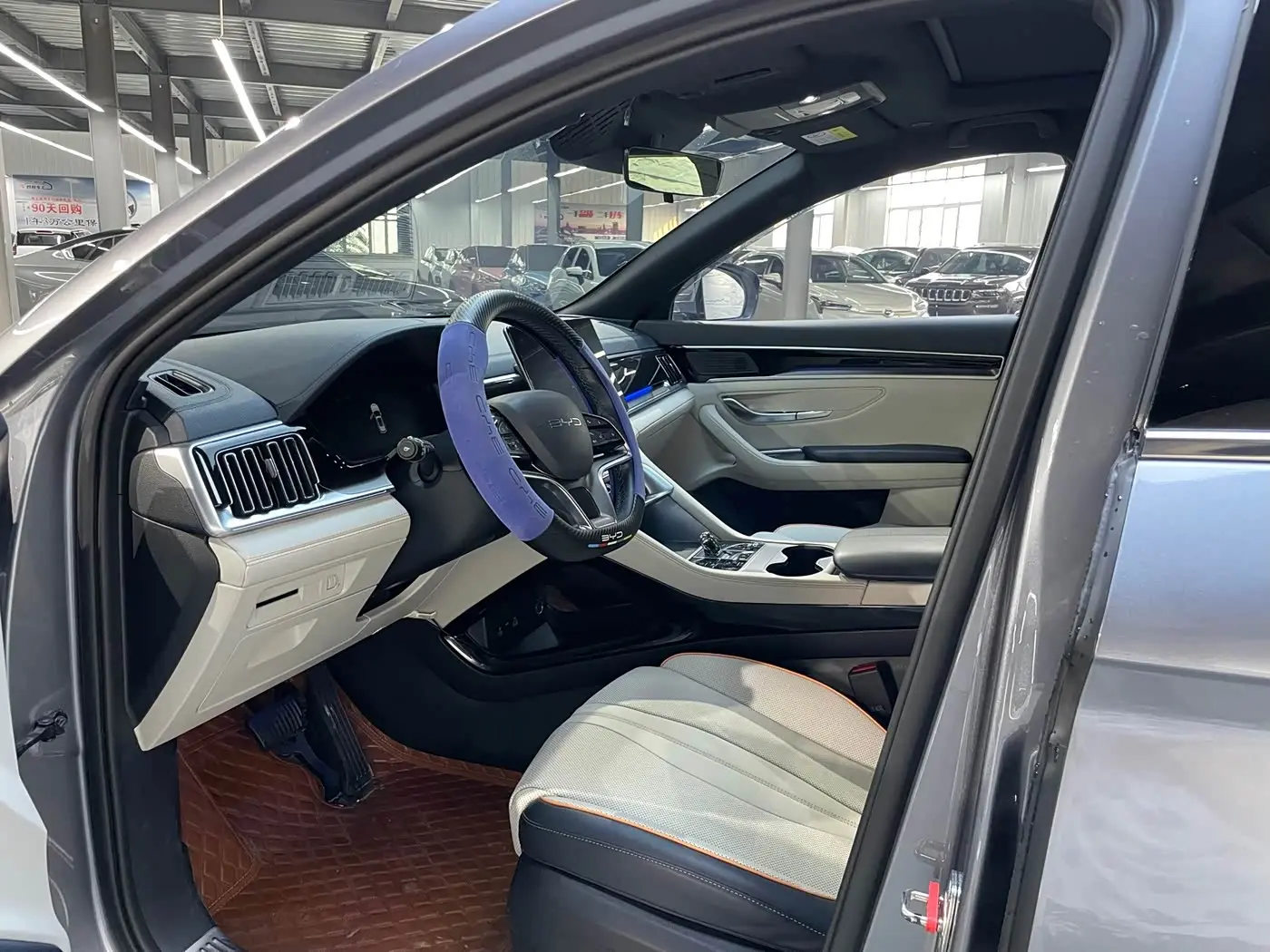 BYD Song PLUS PHEV 2023 — Photo 7/17