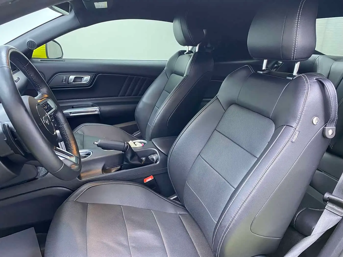 Ford Mustang 2022 — Photo 3/12