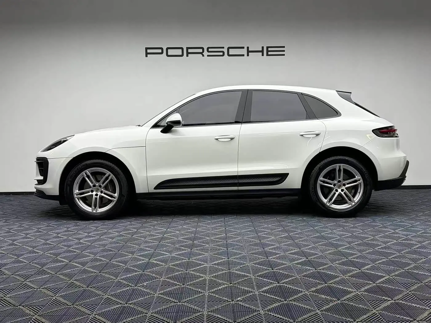 Porsche Macan 2024 — Photo 6/16