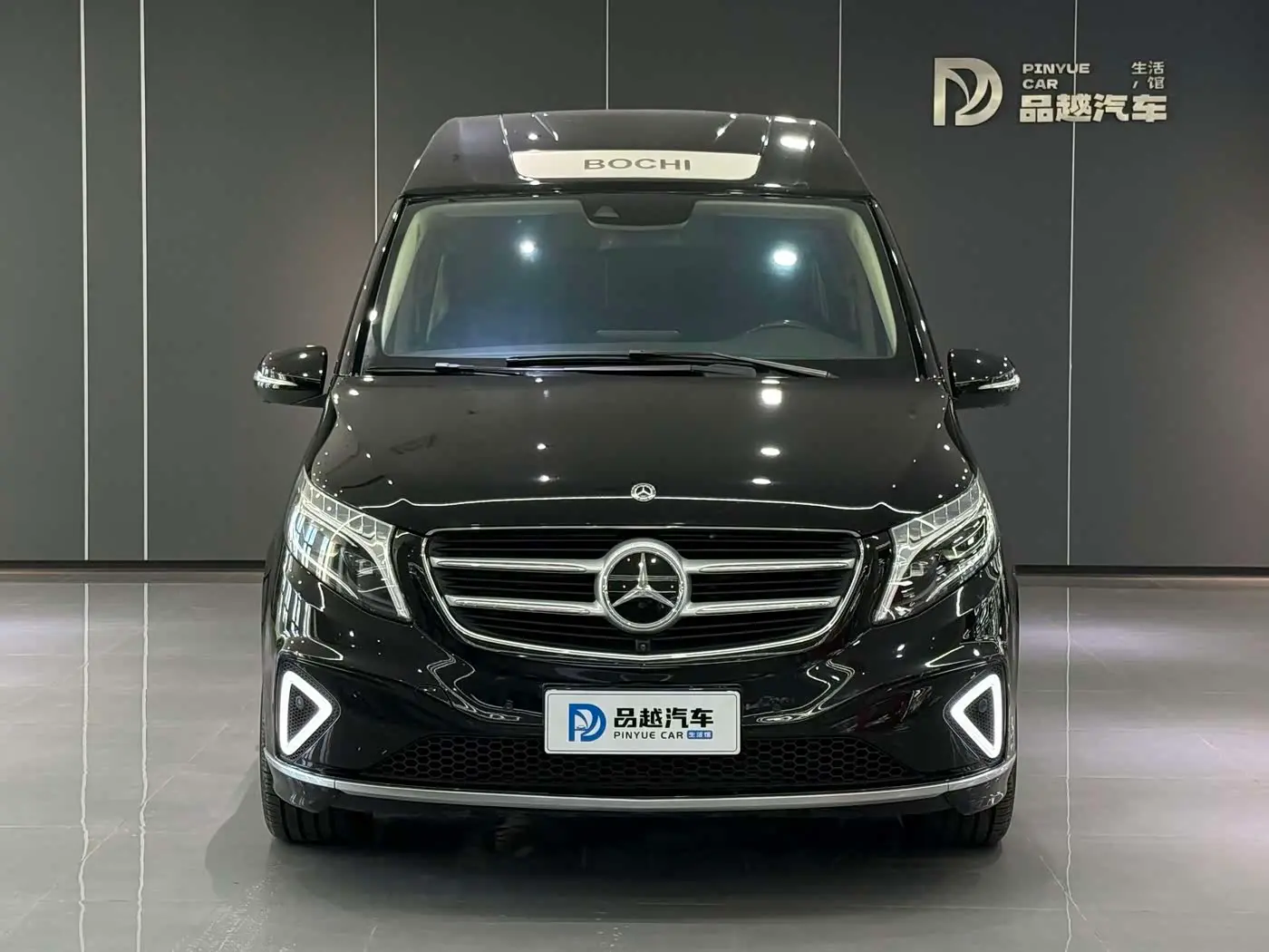 Mercedes-Benz V-Class 2020 — Photo 2/20