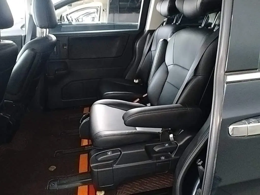 Honda Odyssey 2020 — ფოტო 13/20