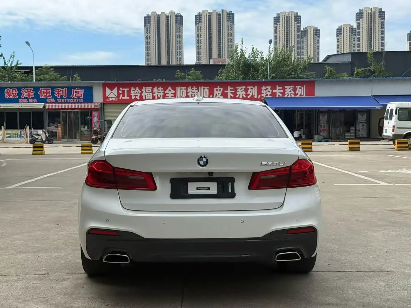 BMW 5 Series 2019 — Фото 15/16