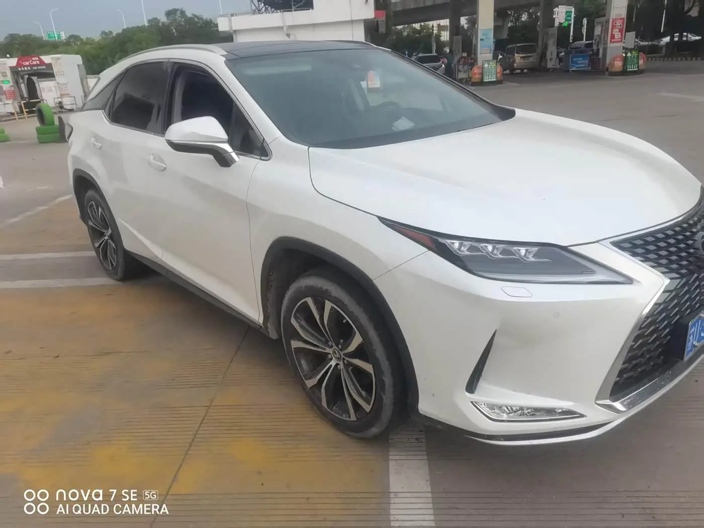 Lexus RX 2022 — Photo 2/4