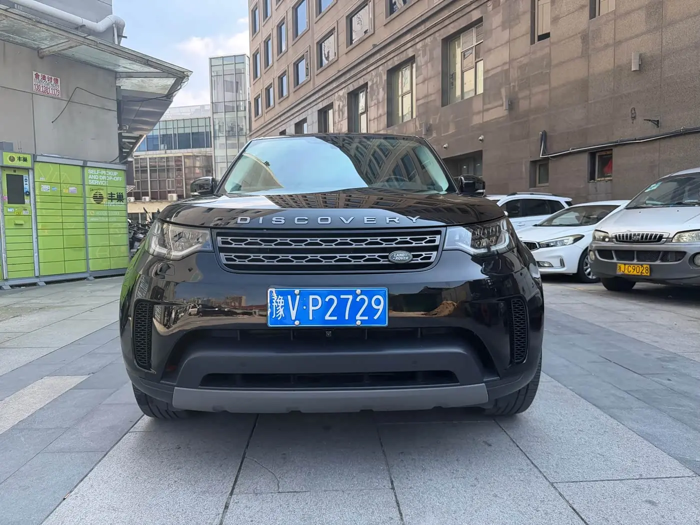 Land Rover Discovery 2018 — Photo 2/18