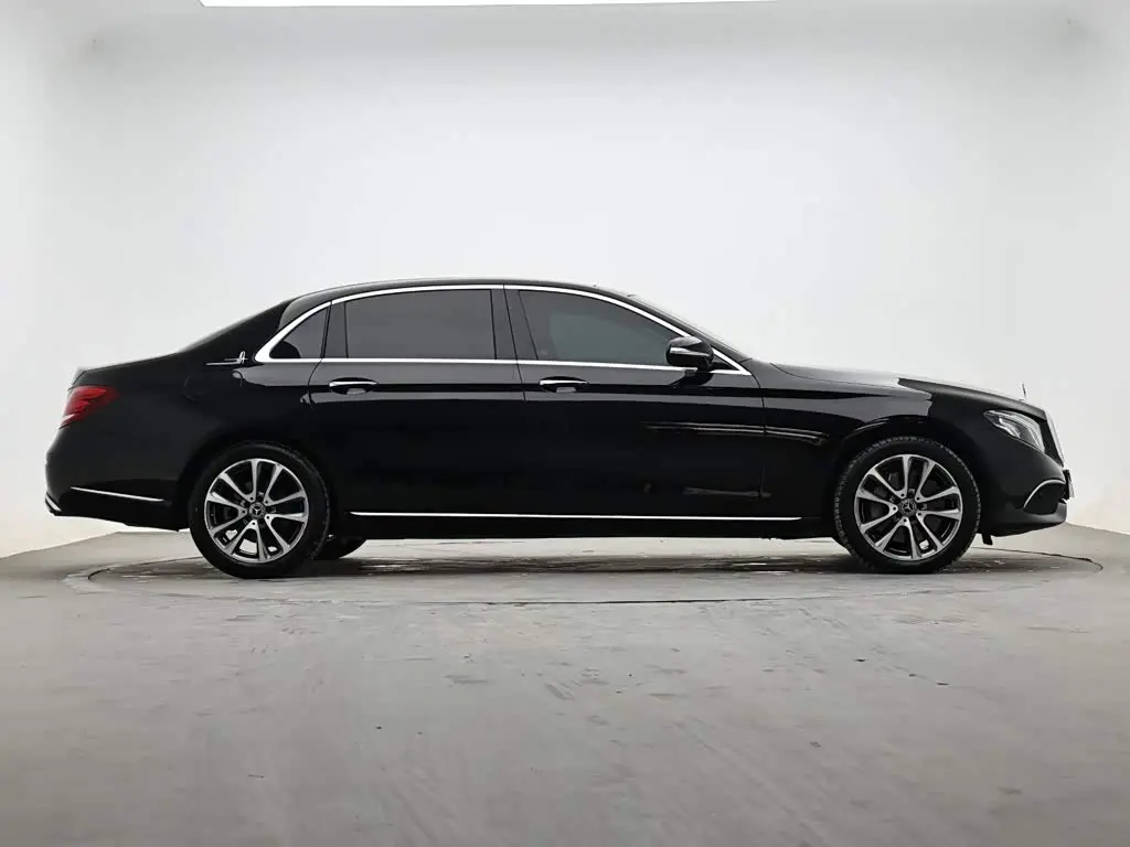 Mercedes-Benz E-Class 2019 — Фото 6/19