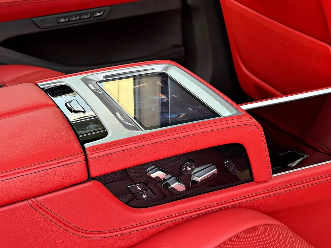 BMW 7 Series 2019 — Photo 13/20