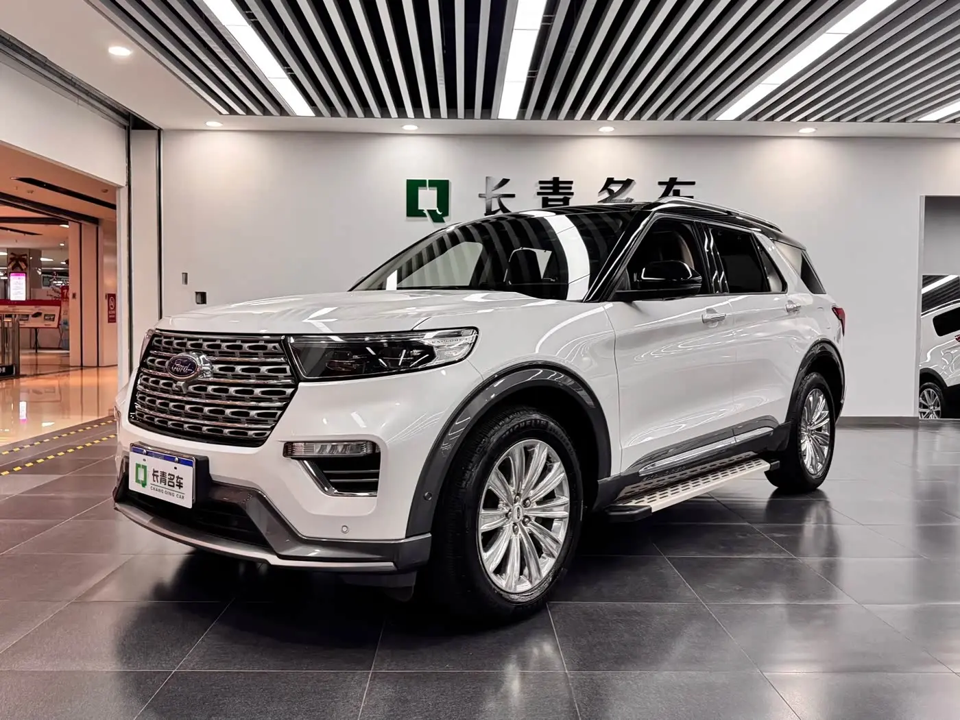 Ford Explorer 2021 — Photo 1/14