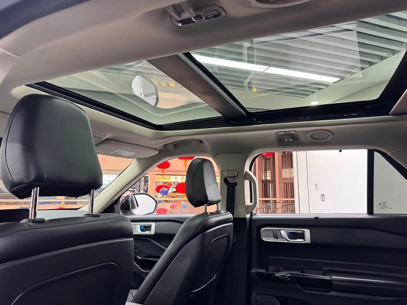 Ford Explorer 2021 — Photo 10/14