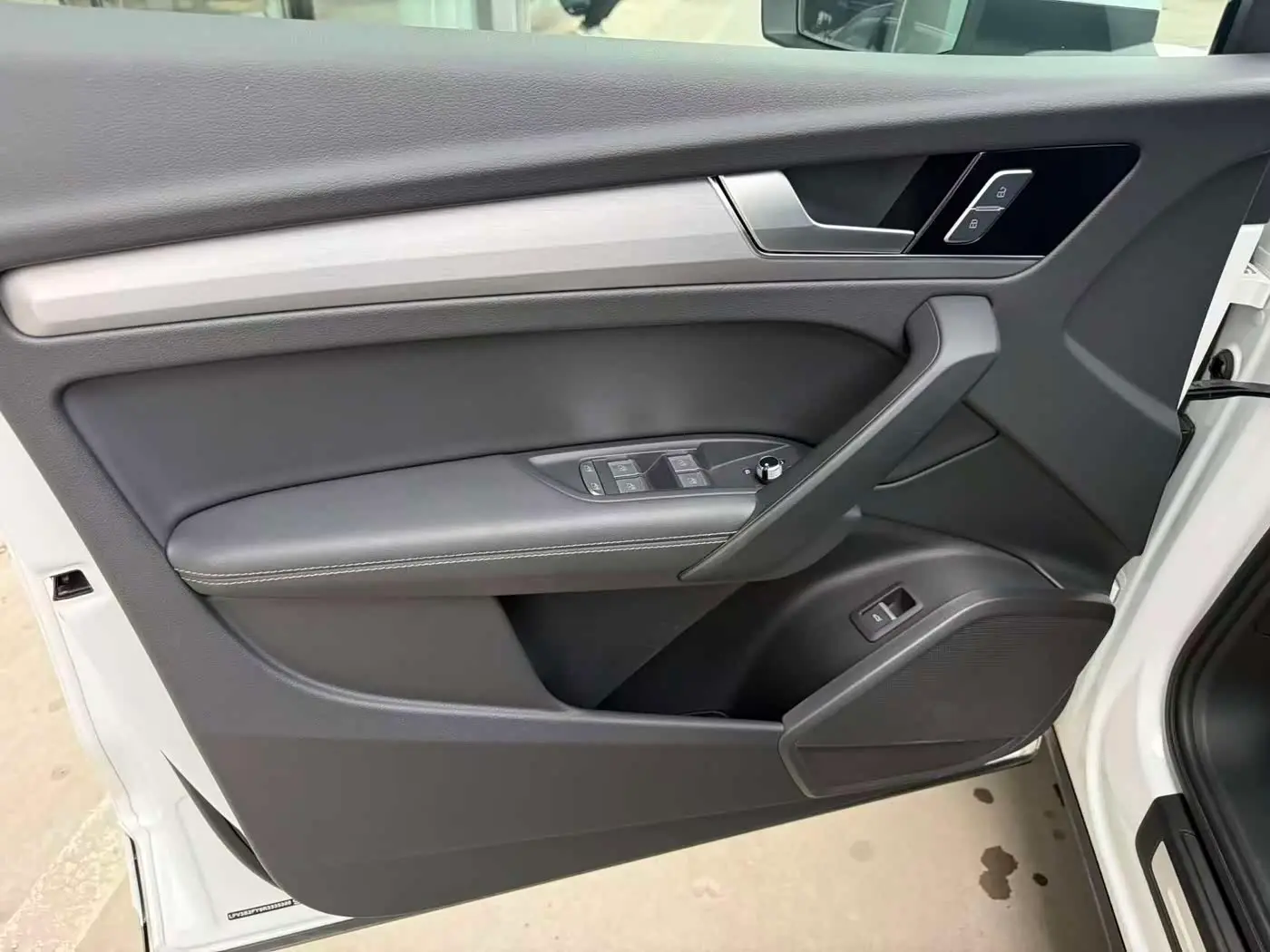 Audi Q5L 2024 — Photo 5/16