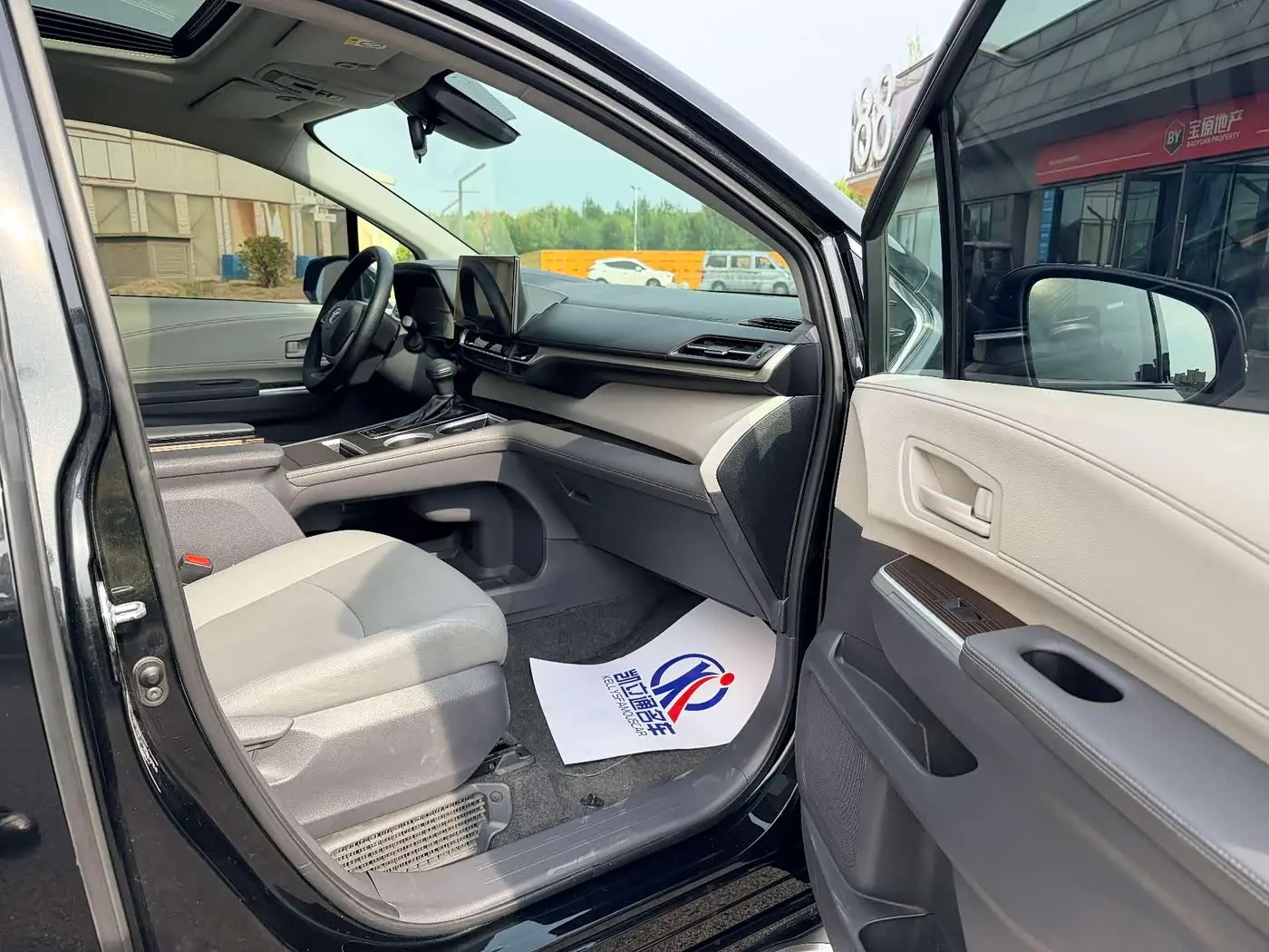 Toyota Granvia 2024 — Şəkil 12/13