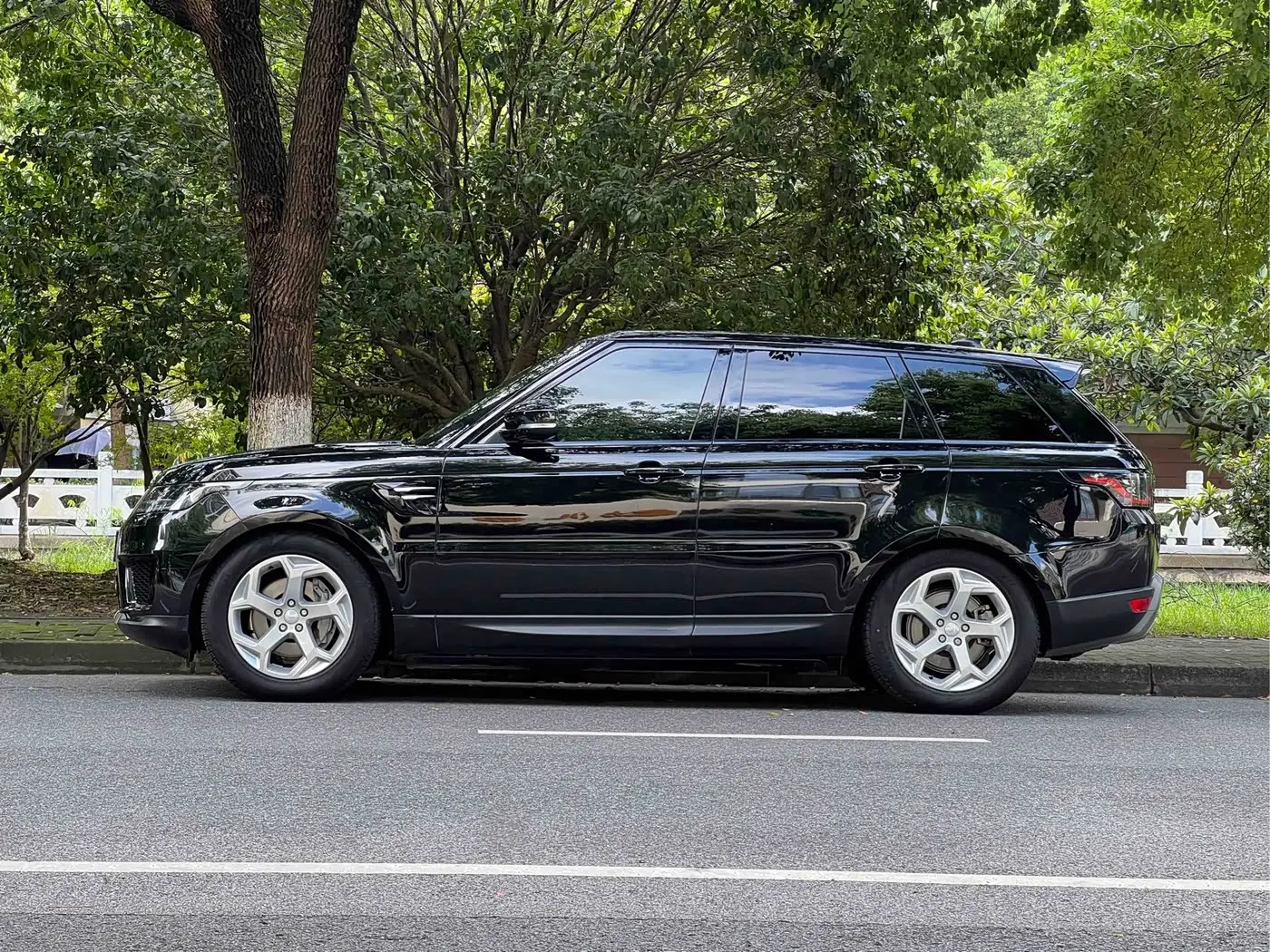 Land Rover Range Rover Sport 2021 — Фото 6/20