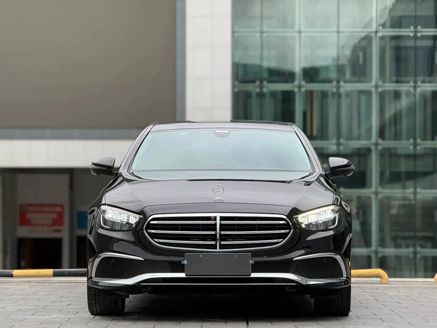 Mercedes-Benz E-Class 2022 — Фото 2/9