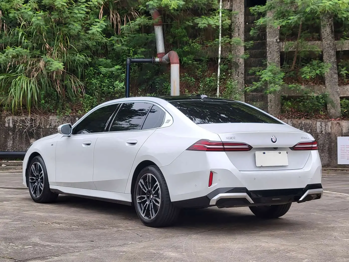 BMW 5 Series 2025 — Photo 16/20