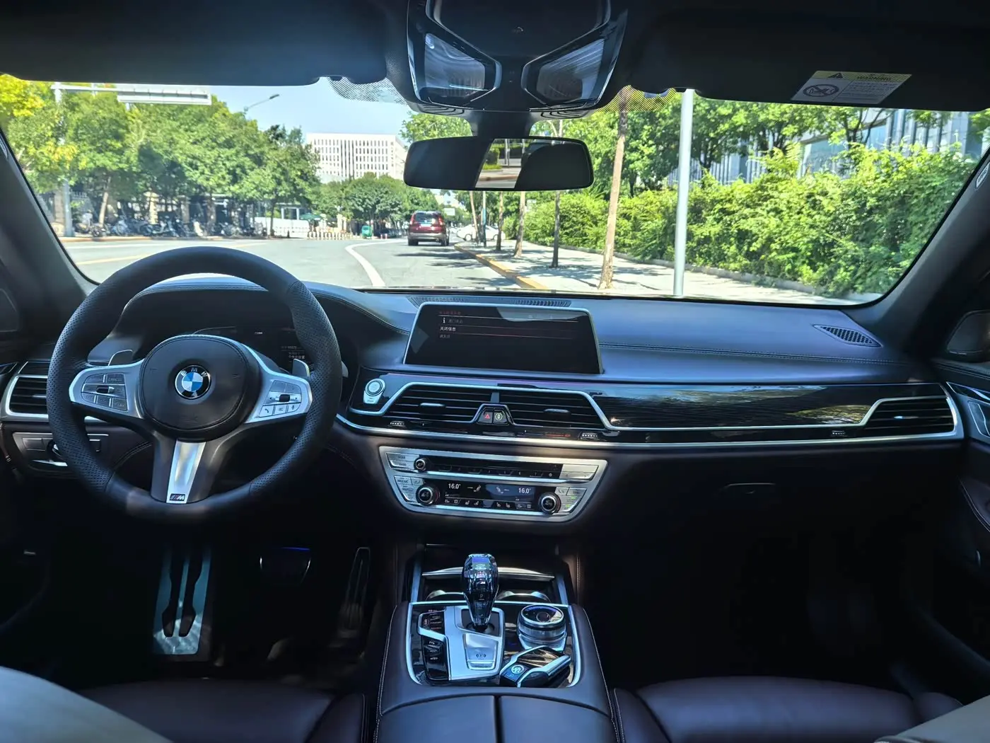 BMW 7 Series 2022 — ფოტო 10/20