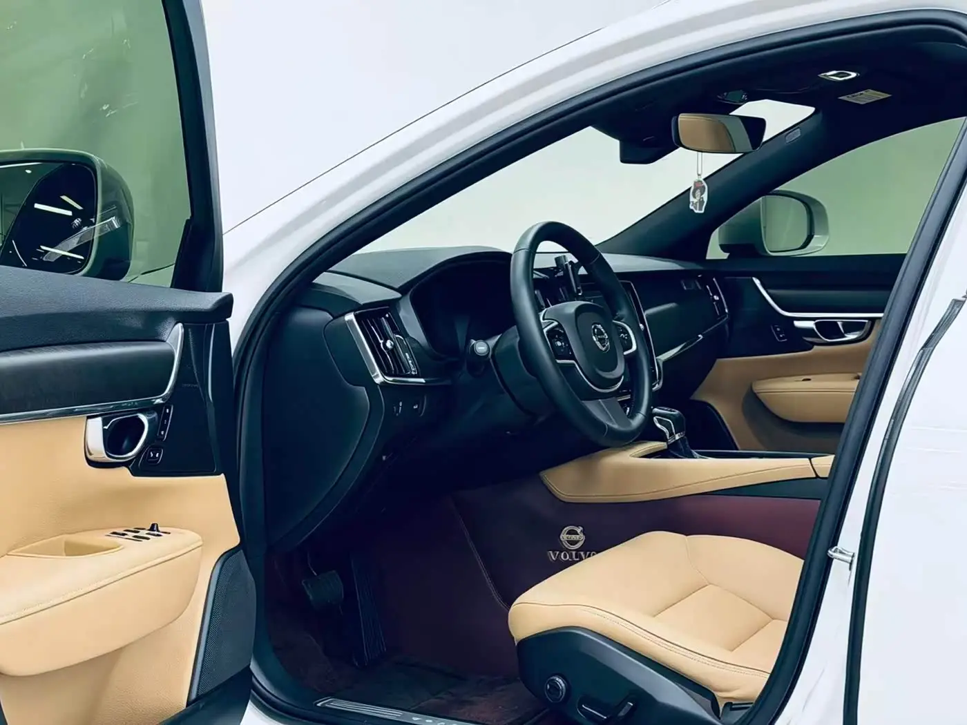 Volvo V90 2018 — Photo 9/20