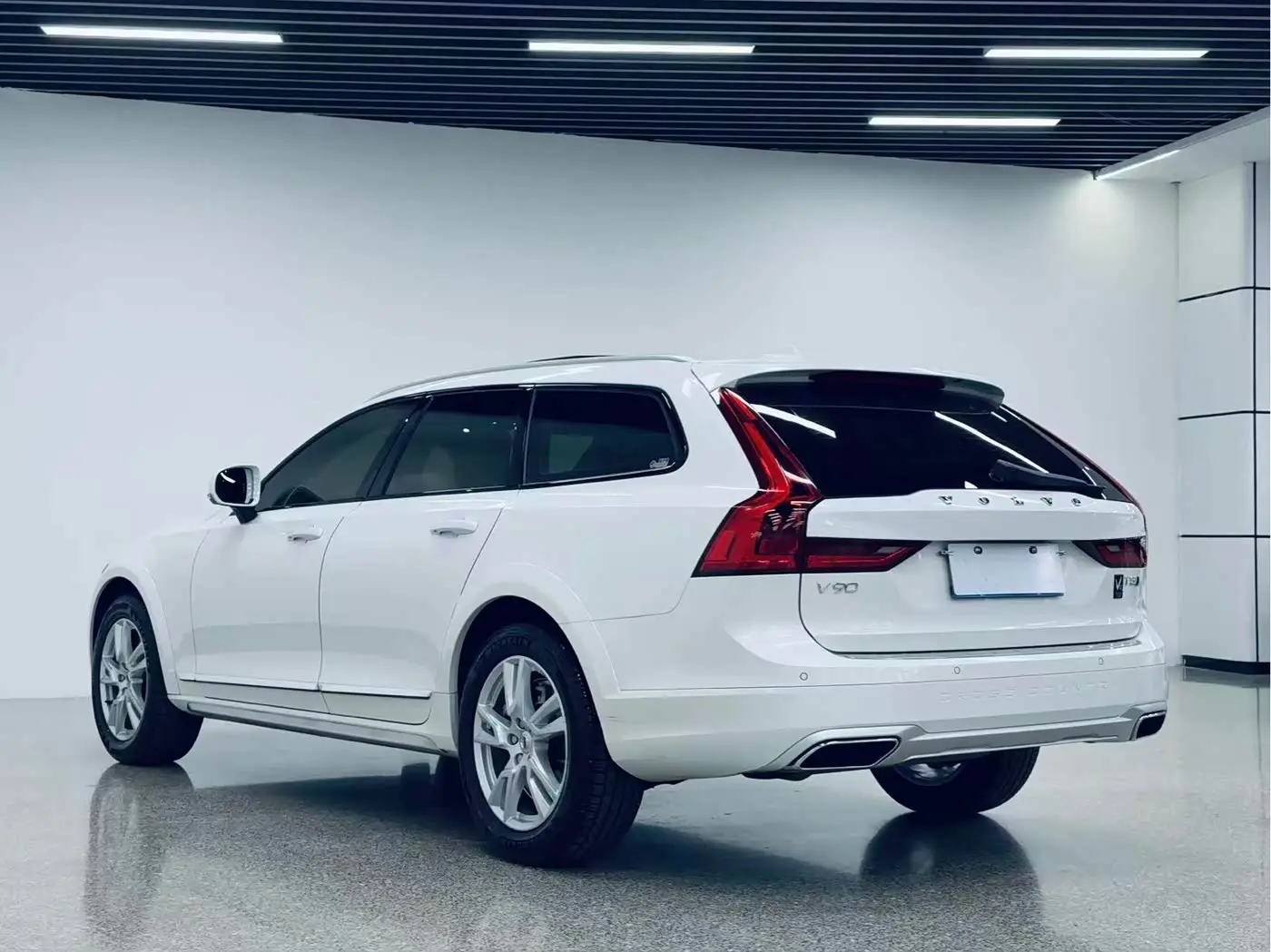 Volvo V90 2018 — Photo 3/20