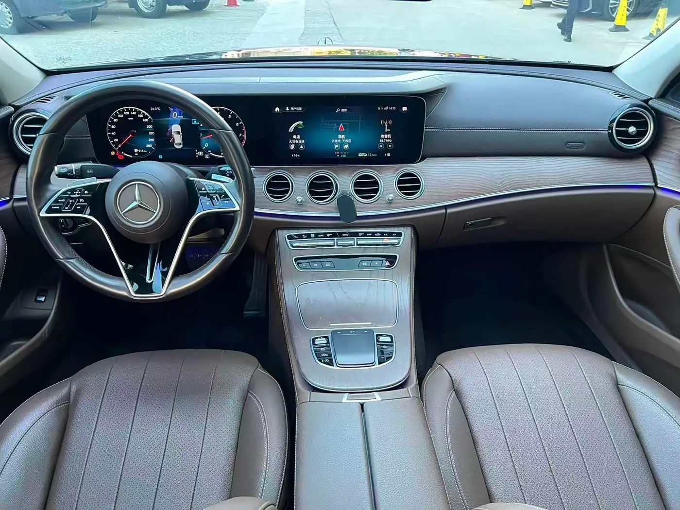 Mercedes-Benz E-Class 2021 — Photo 5/9