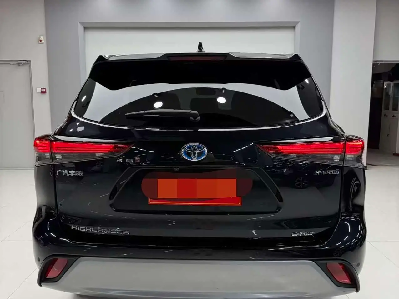 Toyota Highlander 2023 — Photo 11/13