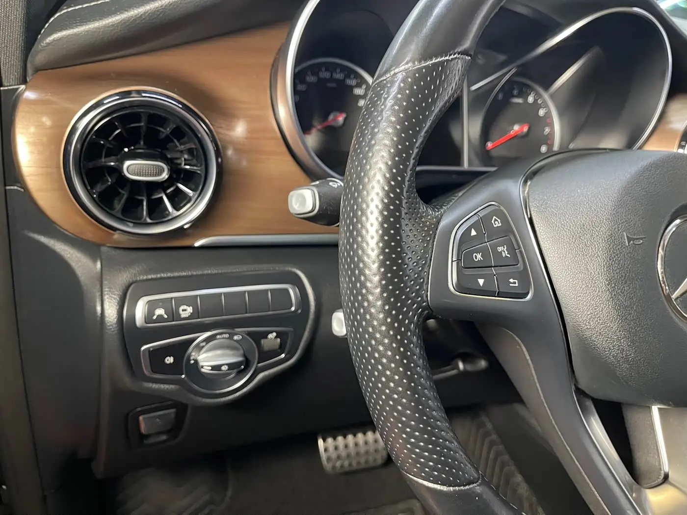 Mercedes-Benz V-Class 2022 — ფოტო 8/20