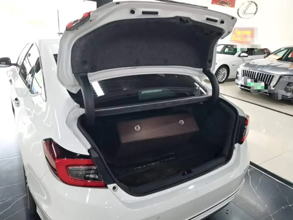 Honda Accord 2023 — Фото 19/20