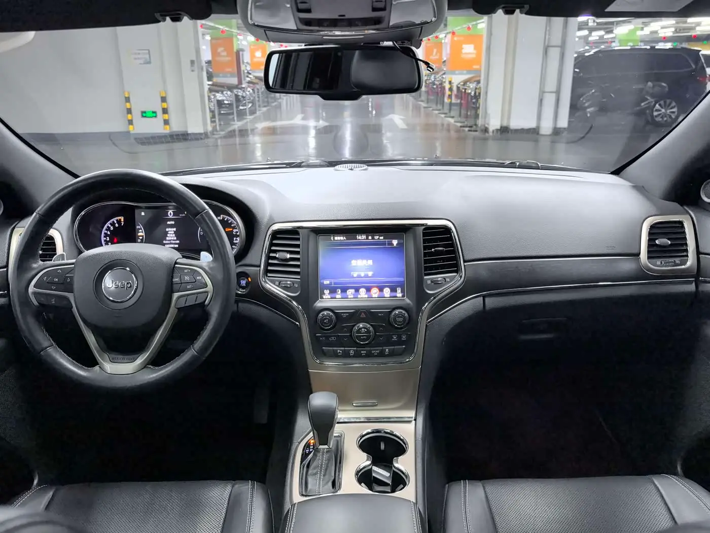 Jeep Grand Cherokee 2017 — Photo 8/16