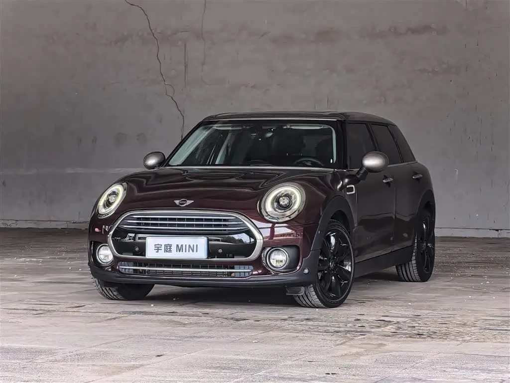 MINI CLUBMAN 2019 — Photo 1/11