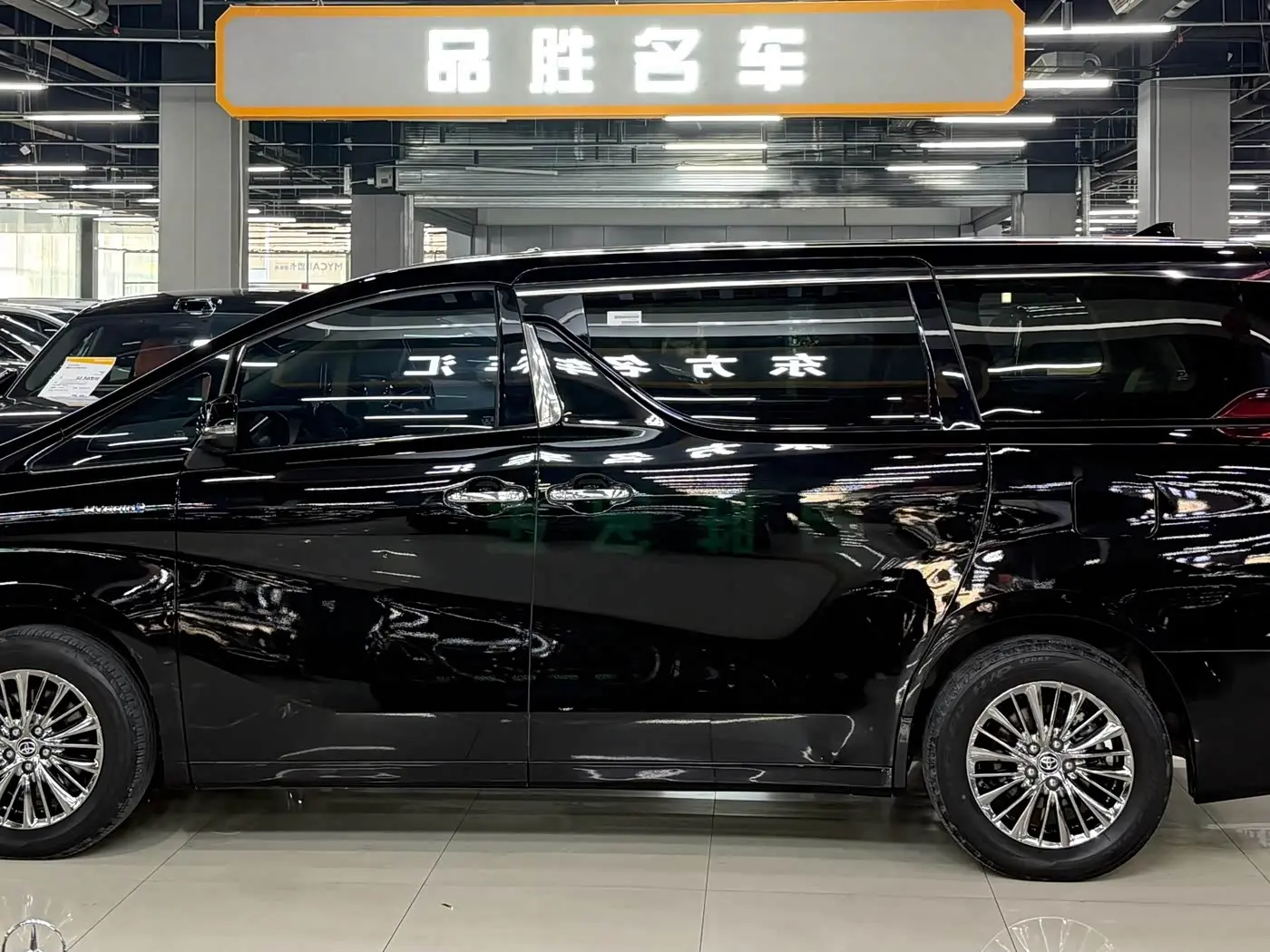 Toyota Alphard 2022 — Photo 4/19