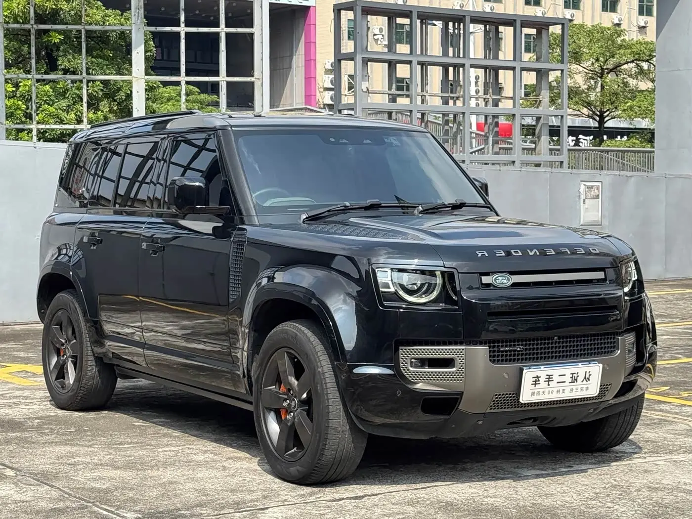 Land Rover Defender 2023 — Фото 3/20