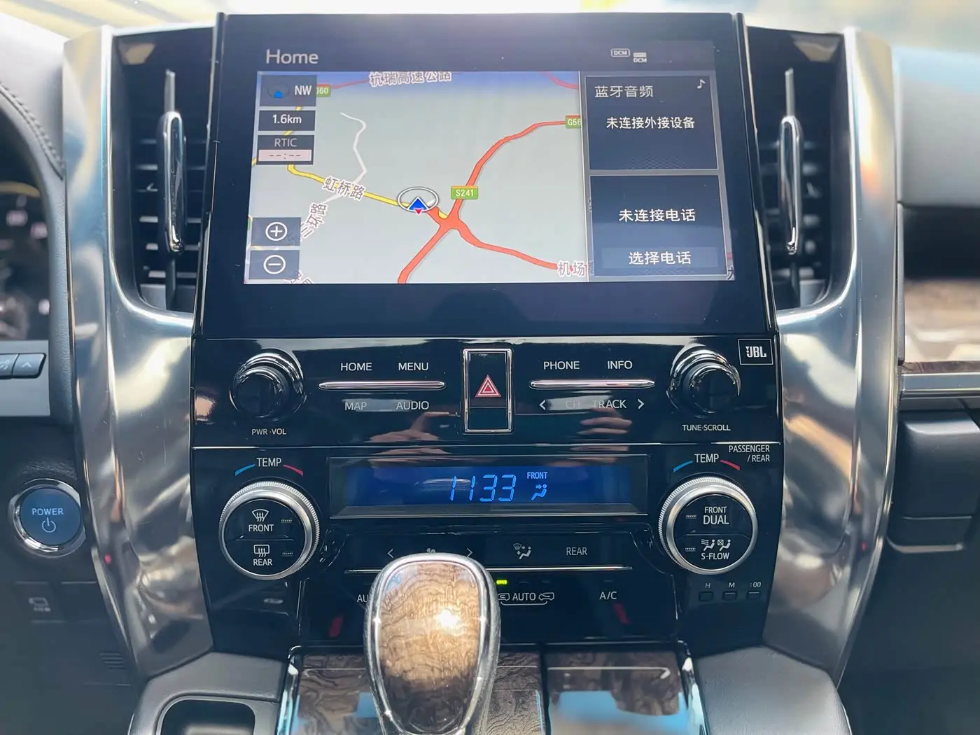 Toyota Alphard 2021 — Photo 18/20