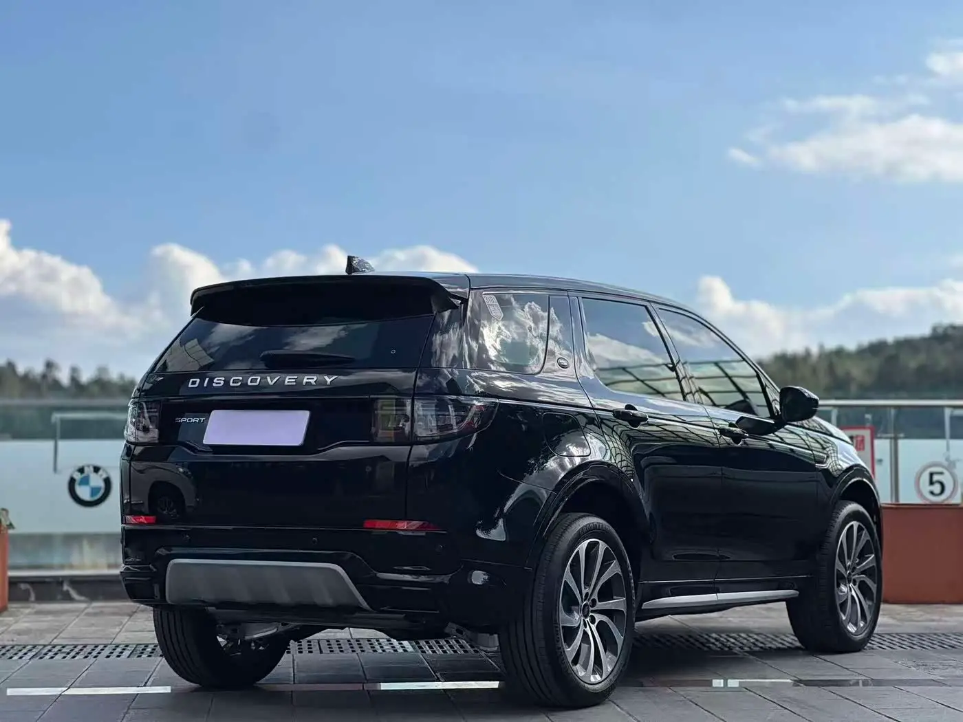 Land Rover Discovery Sport 2024 — Фото 4/18