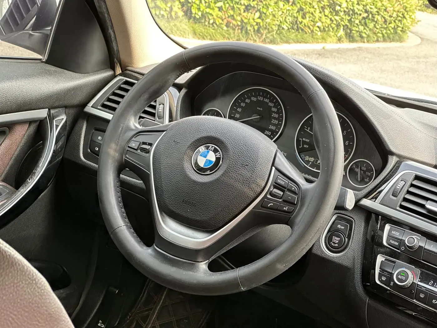 BMW 3 Series 2018 — Фото 14/16