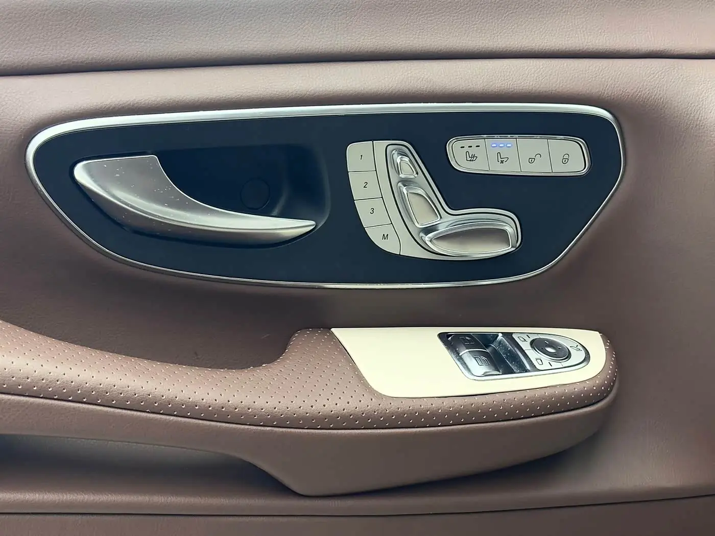 Mercedes-Benz V-Class 2018 — Şəkil 18/19