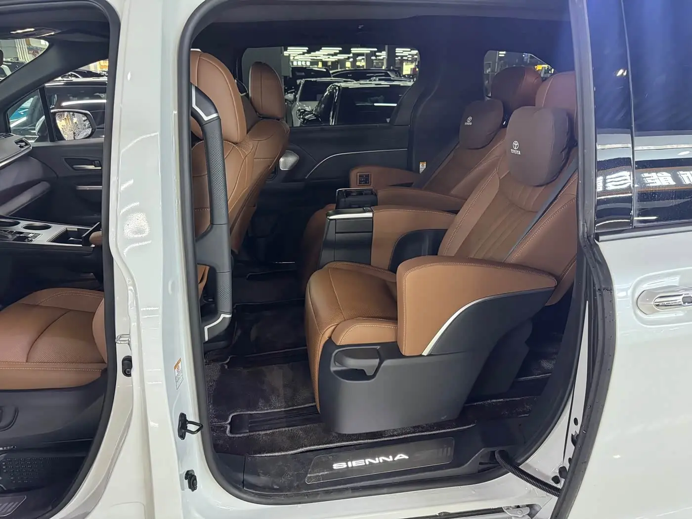 Toyota Sienna 2026 — ფოტო 4/14