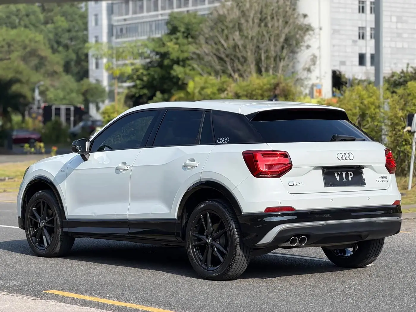 Audi Q2L 2019 — Фото 10/12