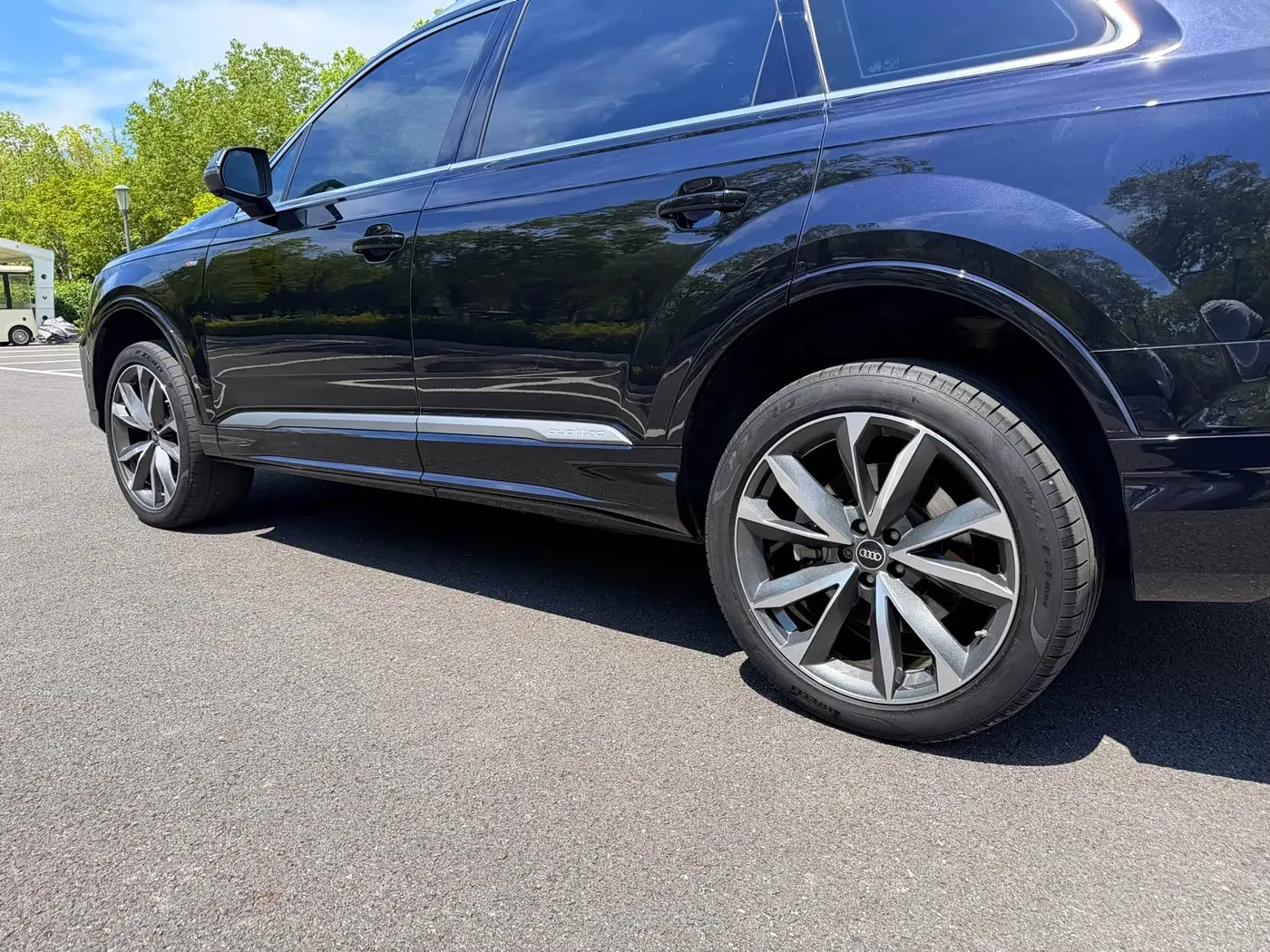 Audi Q7 2021 — Photo 6/20