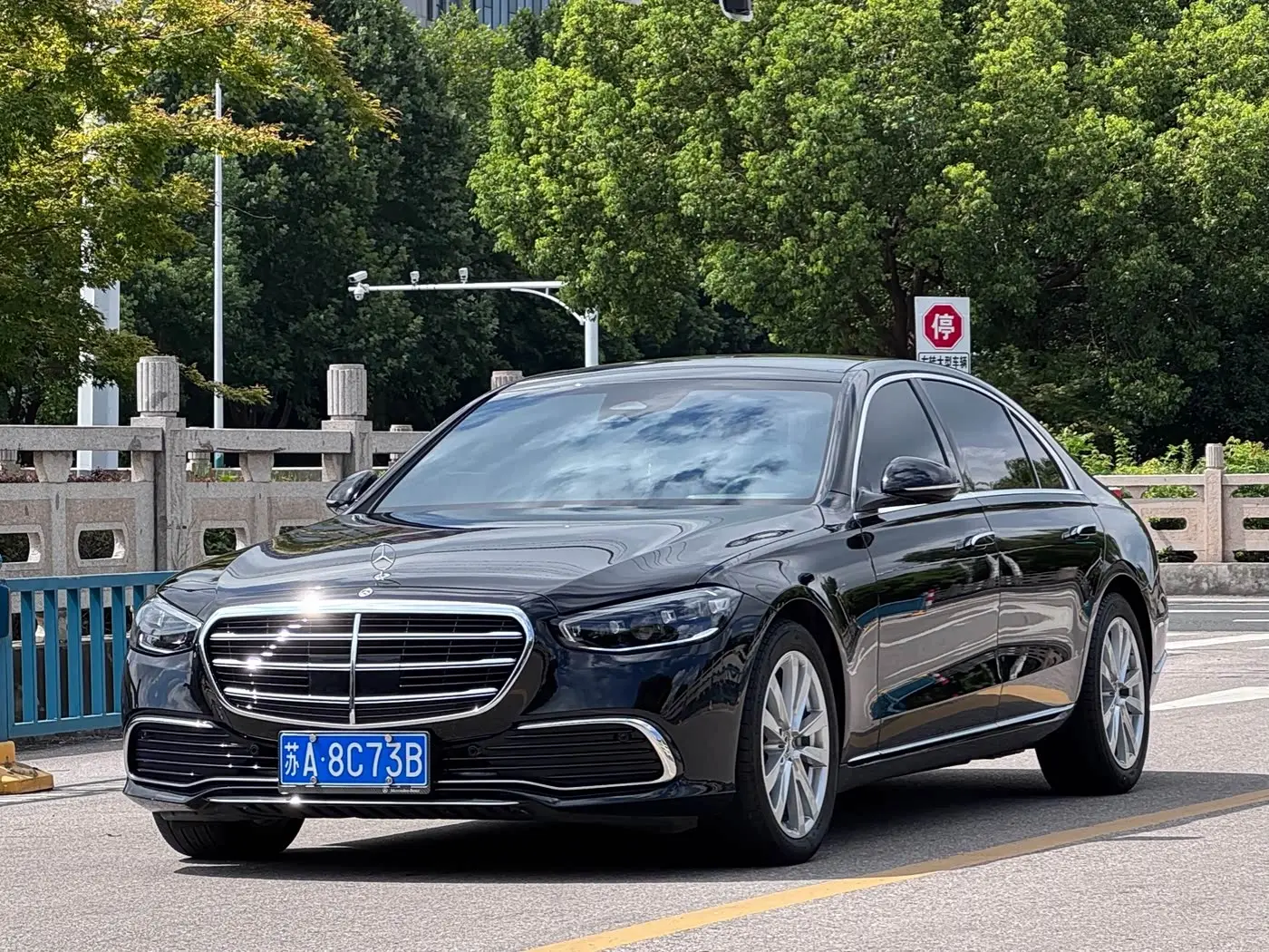 Mercedes-Benz S-Class 2024 — Photo 1/16