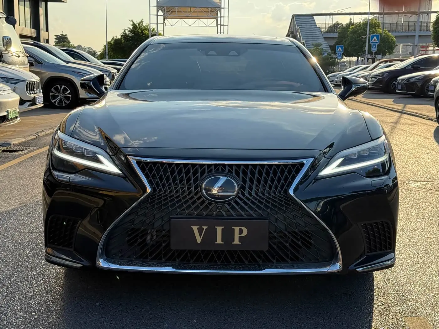 Lexus LS 2021 — Photo 2/10