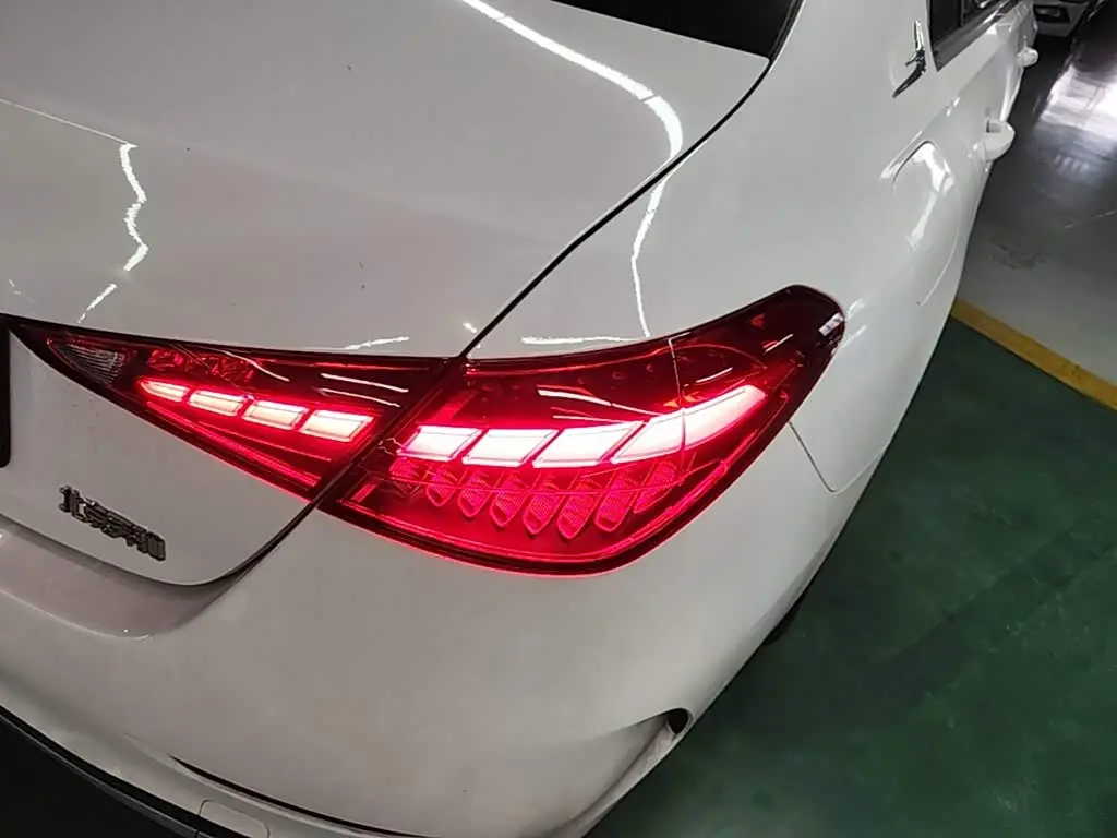 Mercedes-Benz C-Class 2025 — Фото 7/19