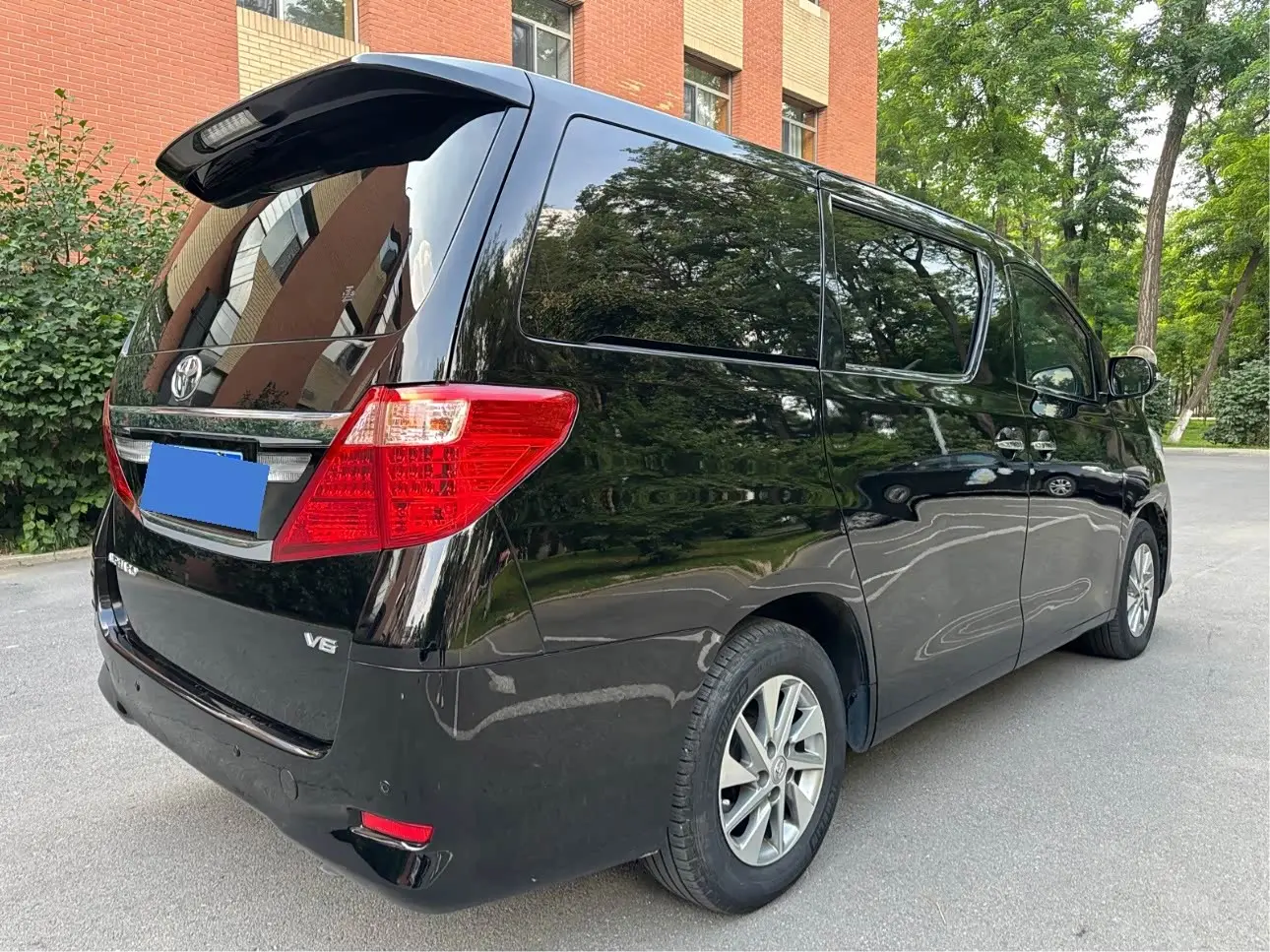 Toyota Alphard 2014 — Photo 5/20