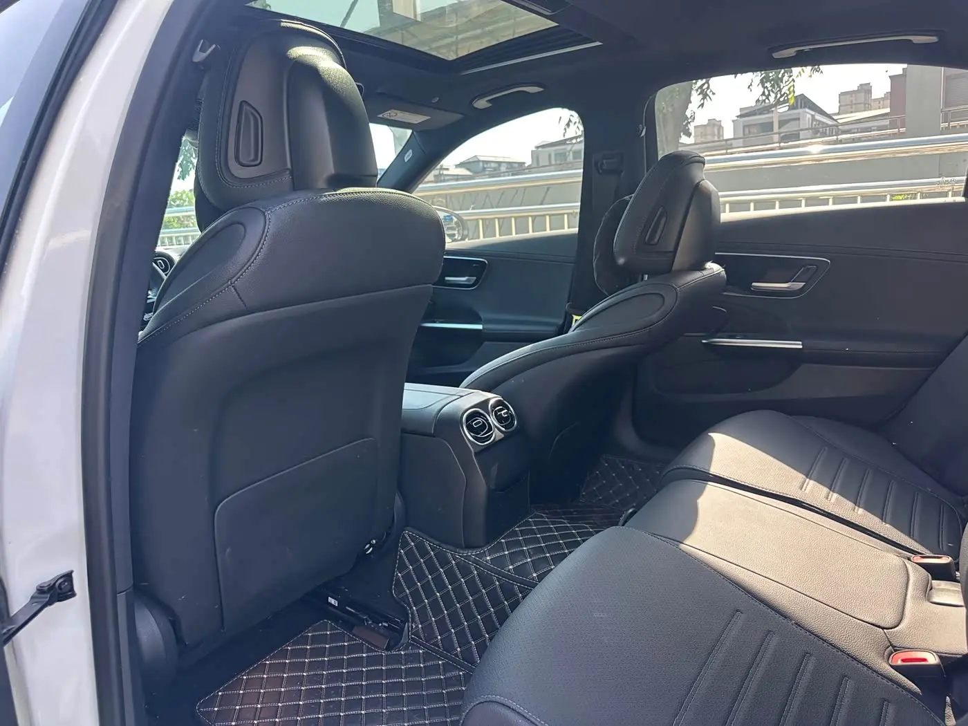 Mercedes-Benz C-Class 2023 — Фото 8/11