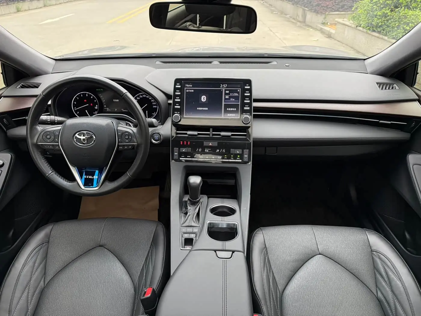 Toyota Avalon 2019 — Photo 19/20