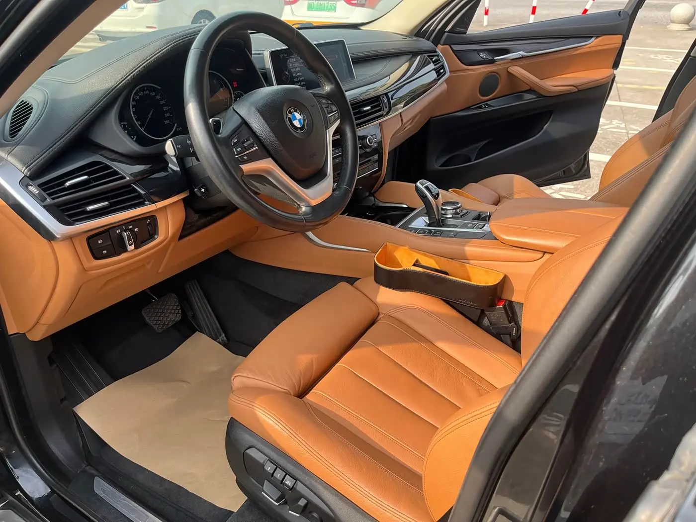 BMW X6 2015 — Şəkil 6/9