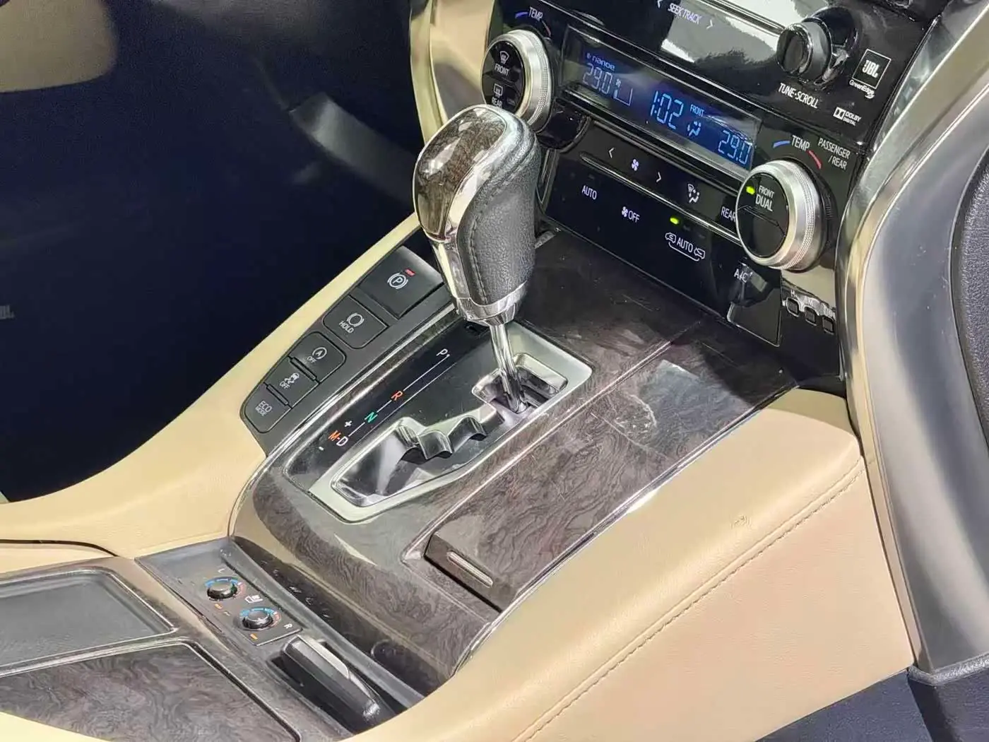 Toyota Alphard 2020 — Şəkil 10/12