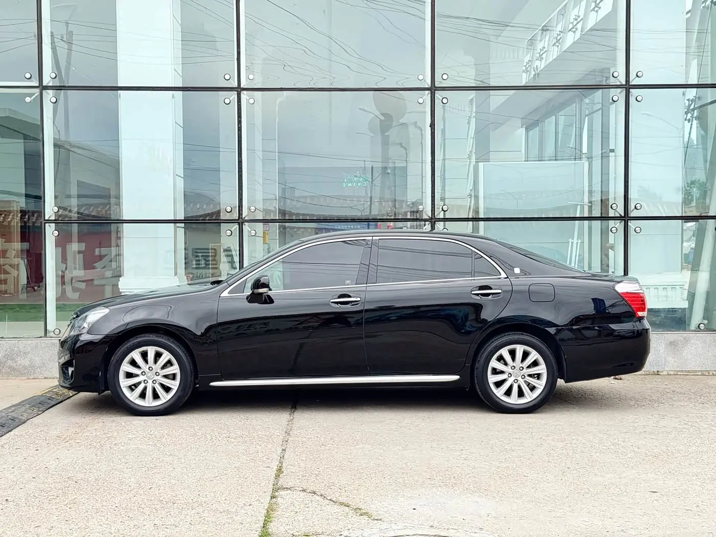 Toyota Crown 2013 — Şəkil 8/19